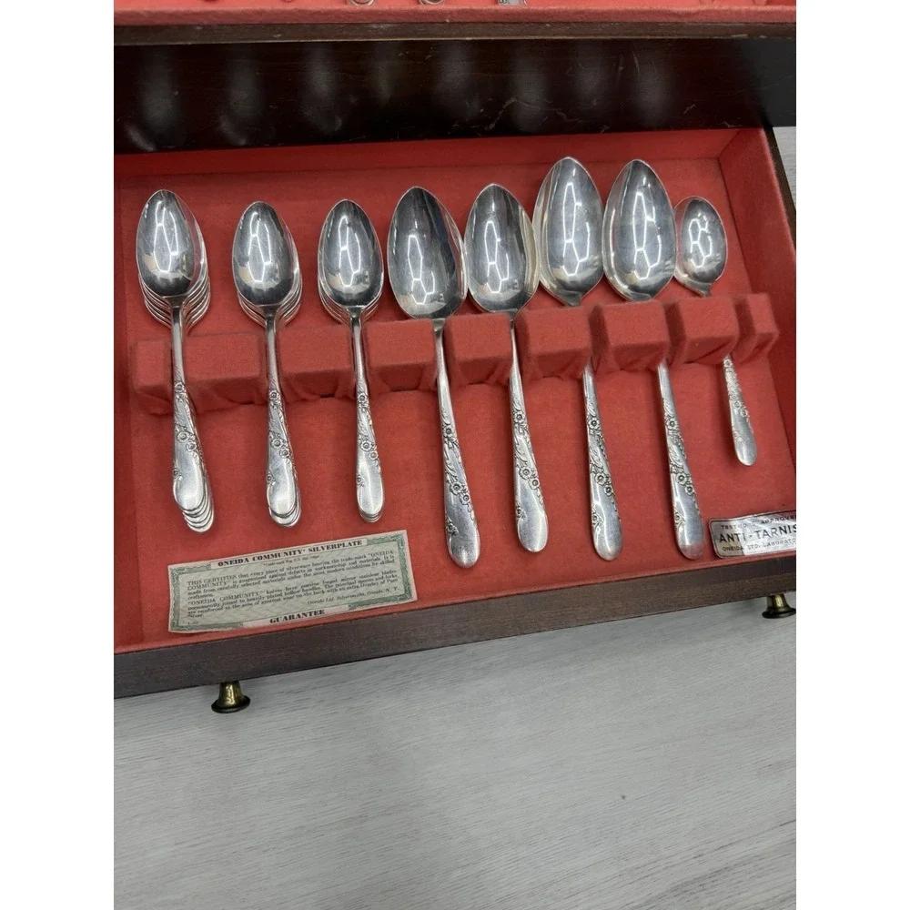 Oneida Community Bridal Wreath Silverplate 62pc Flatware Set 1955 Wood Box